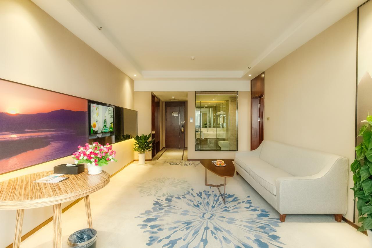 Manhatton Hotel Guilin North Railway Station Екстериор снимка