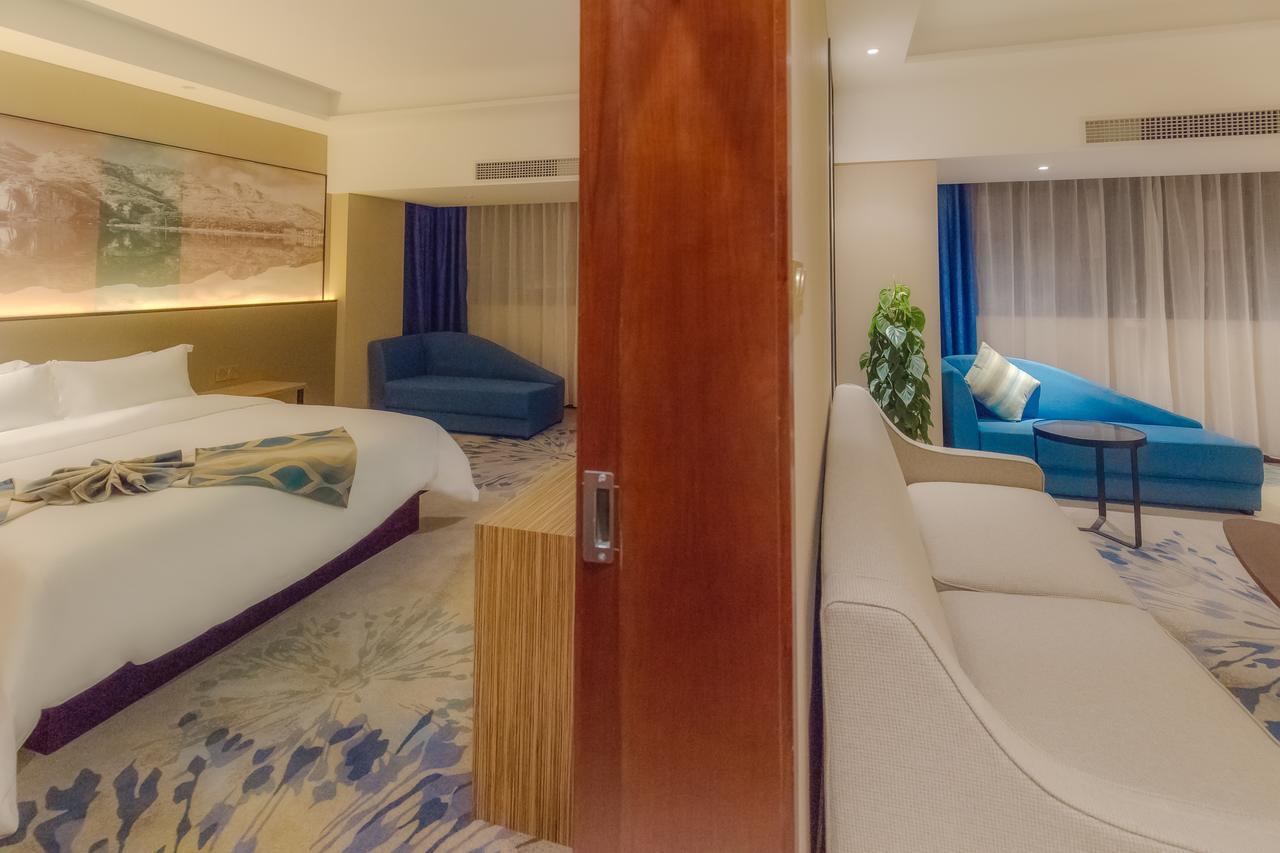 Manhatton Hotel Guilin North Railway Station Екстериор снимка