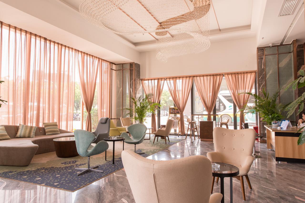 Manhatton Hotel Guilin North Railway Station Екстериор снимка