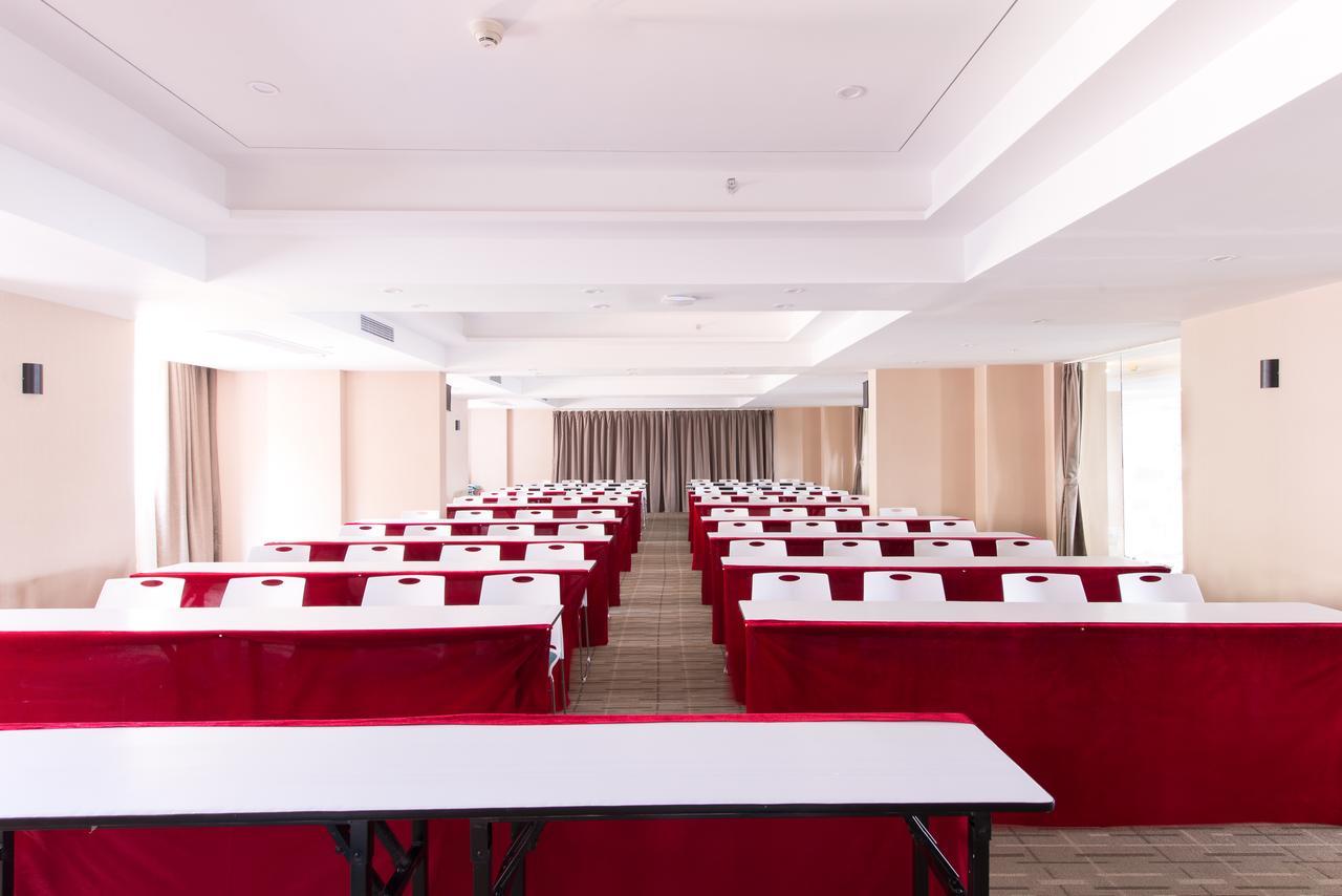 Manhatton Hotel Guilin North Railway Station Екстериор снимка