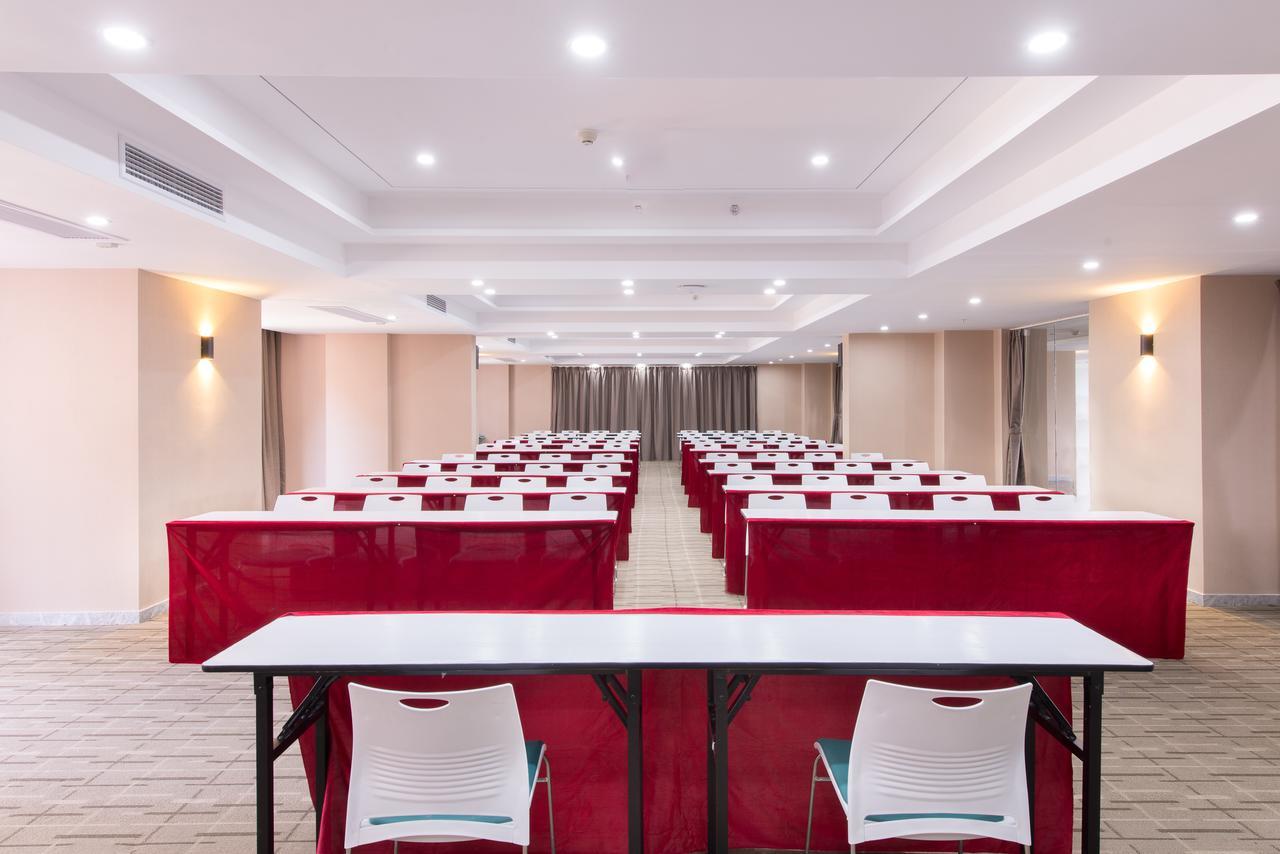 Manhatton Hotel Guilin North Railway Station Екстериор снимка