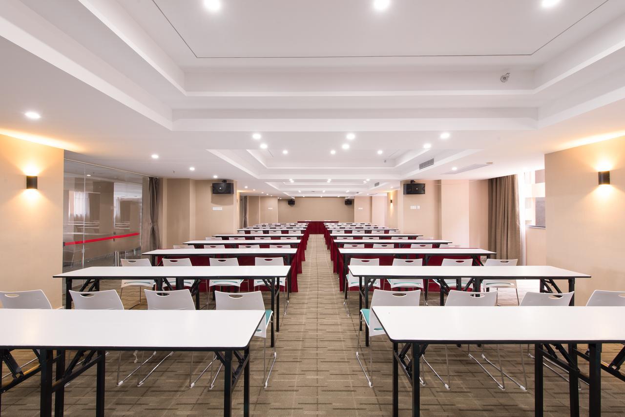 Manhatton Hotel Guilin North Railway Station Екстериор снимка